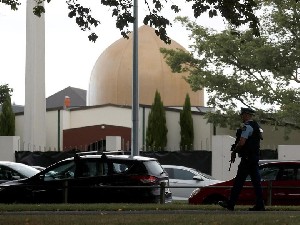 Aksi Teror  Di Masjid Senjatanya Legal